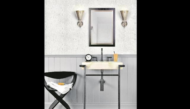 Inclínate por los muebles y griferías de metal negro. Dale elegancia al ambiente con un lavabo o encimera de mármol, cuarzo o corian. (Foto: Delightfull)