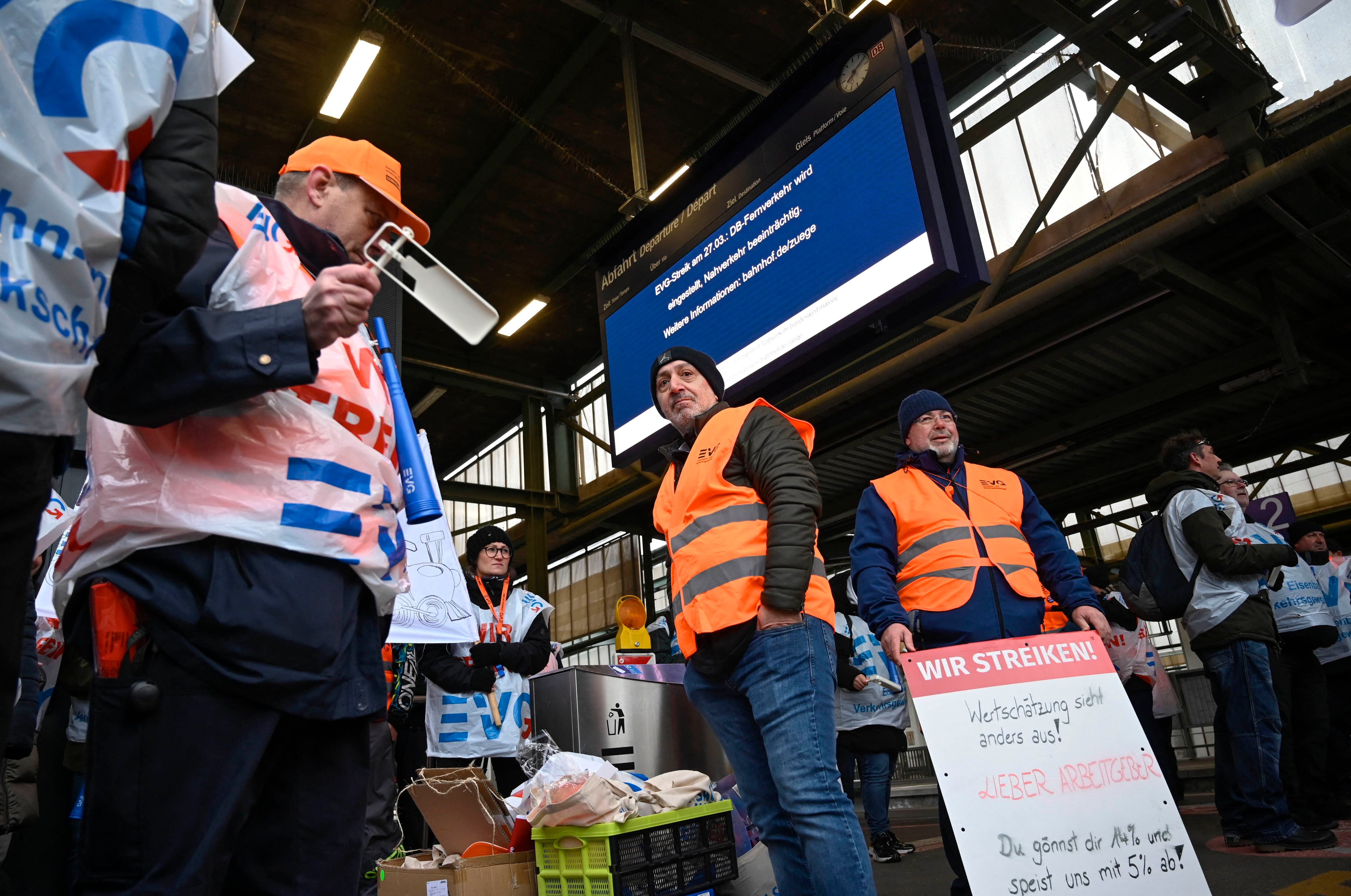 Unions demanding higher wages to help their members cope with the rising cost of living saw staff at airports and public transport leave after midnight for a 24-hour strike.  (Photo by THOMAS KIENZLE / AFP)