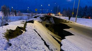 Terremoto de magnitud 7 en Alaska deja grandes daños en Anchorage [FOTOS]