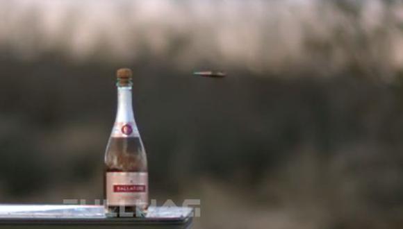YouTube: usan rifle para descorchar una botella de champaña