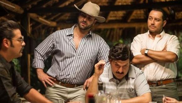 De izquierda a derecha, Fabio Urrea, Fabio Motoa, Pablo Escobar y el 'Peluche'. (Foto: Caracol TV)