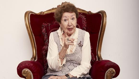 La primera actriz, Sonia Seminario, interpreta a la sarcástica abuela Clementina en "Tu madre, la Concho", comedia de Ángelo Condemarín que se presenta en el Teatro Julieta. (Foto: La Teatrera)