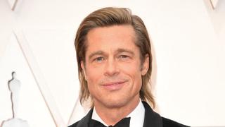 Brad Pitt robó cámara tras aparecer con falda en alfombra roja | FOTO