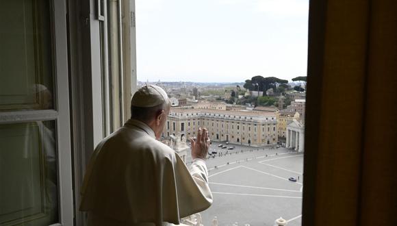 Imagen del papa Francisco. Según el programa divulgado este jueves por el Vaticano, las ceremonias litúrgicas se desarrollarán "con una presencia limitada de fieles" en el respeto de las medidas sanitarias previstas. (VATICAN MEDIA / AFP).