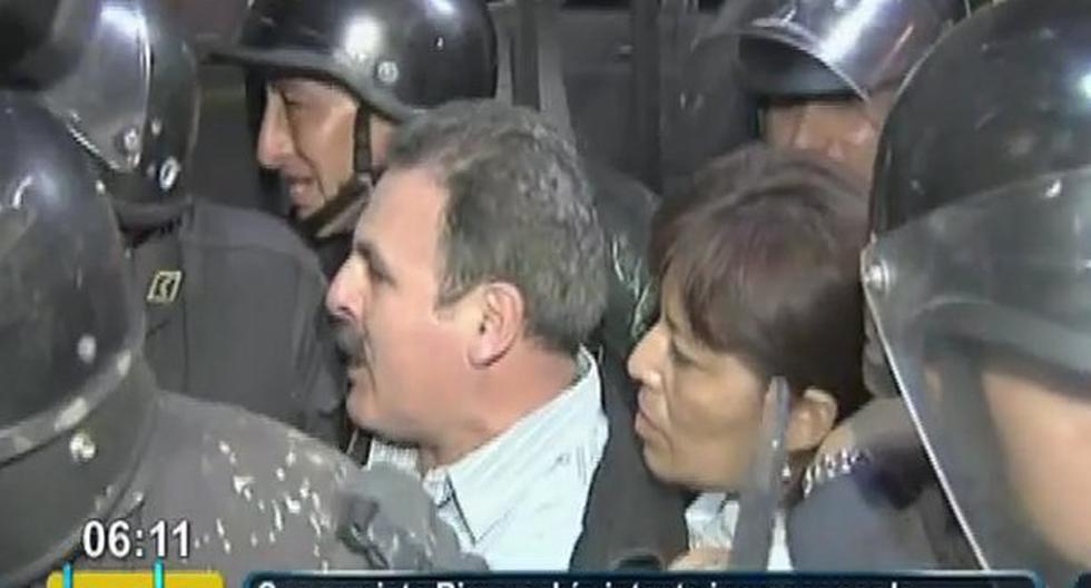 Congresista Rimarachín se enfrentó a policías. (Foto: Panamericana Televisión)