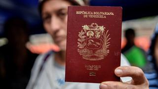 Perú comienza a exigir pasaporte a venezolanos en su frontera