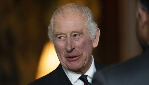 El rey Carlos III de Gran Bretaña ofrece una recepción para celebrar las comunidades británicas del sur de Asia, en la Gran Galería del Palacio de Holyroodhouse en Edimburgo el 3 de octubre de 2022. (Foto de Kirsty O'Connor / POOL / AFP)