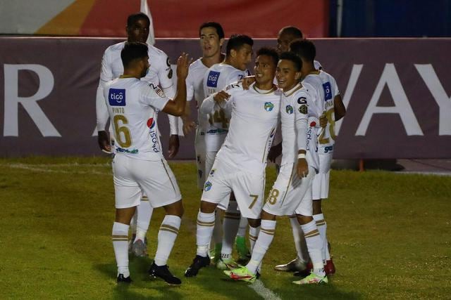 Comunicaciones derrotó a Saprissa y se metió en semifinales de la Liga Concacaf. (Foto: EFE)