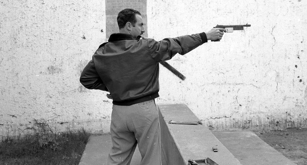 El tiro es uno de los deportes más destacados en el Perú. El campeonato de 1908 congregó a diversos clubes de Lima, Callao, Trujillo, Huáraz, entre otros. Imagen referencial de práctica de tiro en 1955. Foto: GEC Archivo Histórico