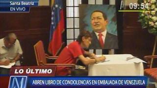 Embajada de Venezuela en Lima habilita libro de condolencias por muerte de Chávez