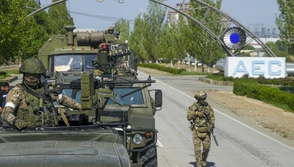 Convoy militar ruso se encuentra en el camino hacia la central nuclear de Zaporizhzhia.