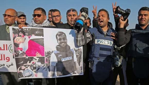 El periodista palestino Yaser Murtaya, de 30 años, fue asesinado por un soldado israelí mientras cubría una protesta en Gaza. (AFP).