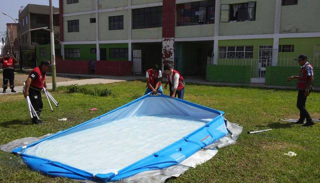 El municipio del Callao remarcó que las piscinas portátiles no cuentan con un sistema de recirculación de agua, lo que aumenta la carga de microbios y bacterias. (Facebook)