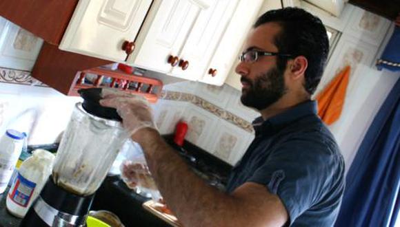 El refugiado que aprendió a cocinar con su mamá por Skype