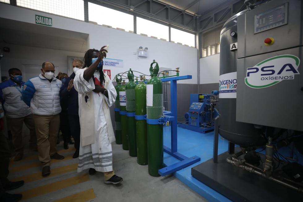 La Municipalidad Metropolitana de Lima inauguró la tercera planta “Oxígeno para la Vida” en el establecimiento de Sisol Salud de Punta Hermosa. Este centro brindará el servicio gratuito de recarga de oxígeno medicinal a los vecinos del sur de la capital. (Fotos Britanie Arroyo / @photo.gec)