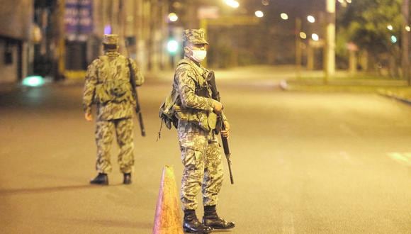 La actuación de las FF.AA. “constituye una tarea de apoyo a la misión de la Policía y no releva la activa participación de esta | Foto: José Caja / Archivo