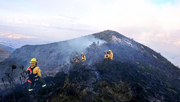 Ecuador: Más de 800 hectáreas son consumidas en incendio forestal en Quito. (Bomberos de Quito)