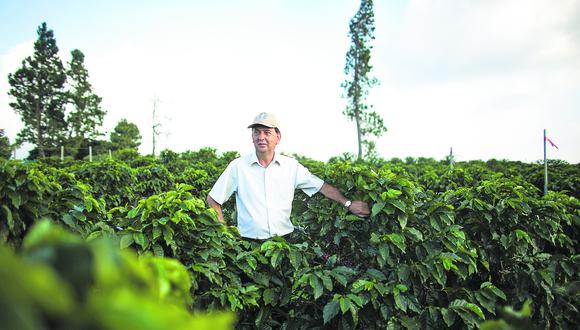 Carlos Mario Rodríguez está al frente de la hacienda Alsacia, en Costa Rica, que es la única finca productora de café de Starbucks. Es un lugar estratégico para realizar investigaciones científicas sobre el grano. (Grupo Nación)
