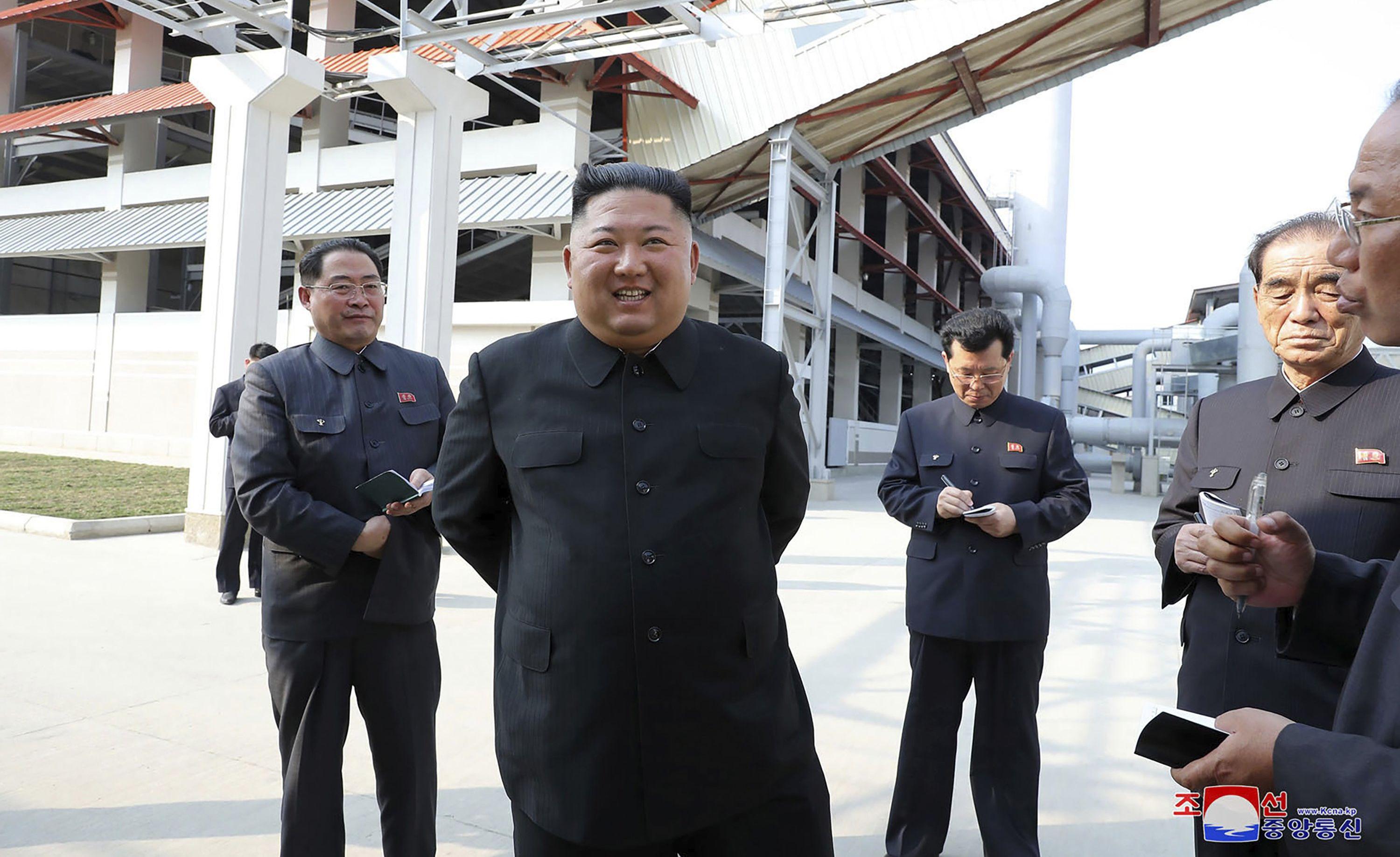 Kim Jong-un reapareció en público por primera vez en 20 días. (Korean Central News Agency/Korea News Service via AP).