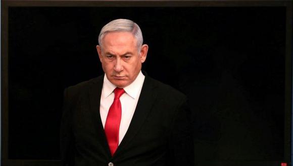 Benjamin Netanyahu es acusado por la fiscalía de Israel de cohecho, fraude y abuso de confianza, en los casos conocidos como el 1000, 2000 y 4000, que versan en torno a la recepción de regalos a cambio de favores y supuestos tratos para recibir una cobertura positiva de los medios sobre él y su familia. (Foto: Reuters / Gali Tibbon).