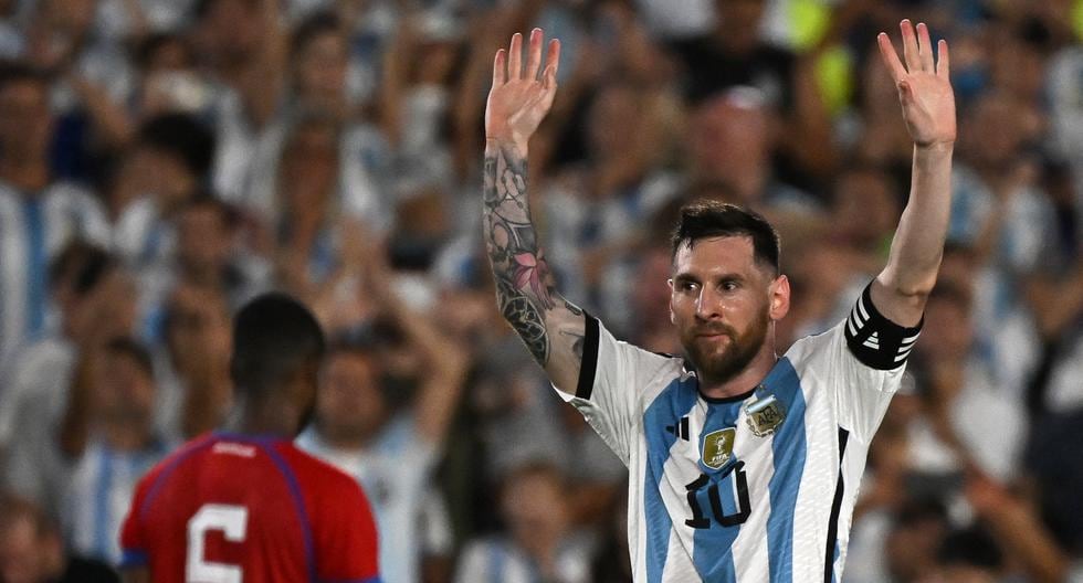 Argentina venció 2-0 a Panamá, en Buenos Aires con goles de Messi y Almada. (Foto: AFP)