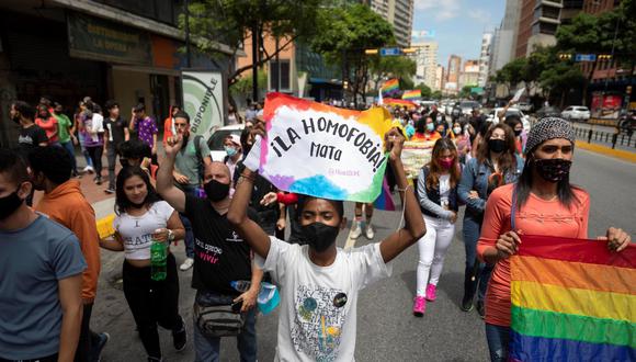 La denuncia sobre los crímenes la lanzó la ONG Provea que denunció que, “en menos de 48 horas, tres personas de la comunidad LGBTIQ+ fueron brutalmente asesinadas en Caracas durante el mes del orgullo”. (Foto: Rayner Peña / Archivo EFE)