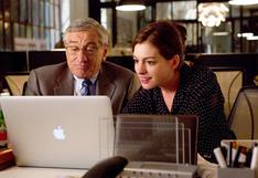 The Intern: Anne Hathaway enseña a Robert de Niro cómo utilizar Facebook