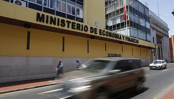 Trabajador murió dentro del local del Ministerio de Economía