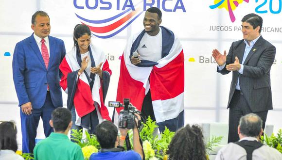La capitana de la selección femenina de fútbol, Shirley Cruz,  y el corredor Sherman Guity serán los abanderados de Costa Rica en los Juegos Panamericanos y Parapanamericanos Lima 2019. (Foto: EFE)