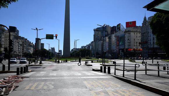 Vista de la vía del MetroBus en la Avenida 9 de Julio de Buenos Aires el 9 de mayo de 2024, durante una huelga general convocada por la Confederación General del Trabajo (CGT). (Foto de Luis ROBAYO / AFP)