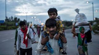 Perú, India y otros países donde personas se movilizan a pie rumbo a otras ciudades por el coronavirus 