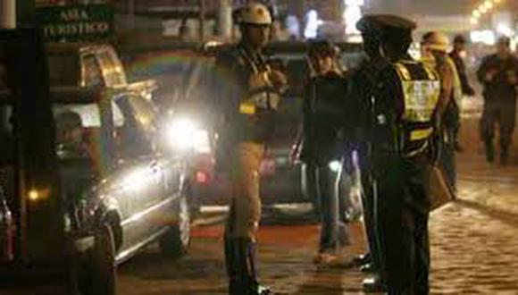 Tacna: fiscal encuentra a policías en plena operación ilegal