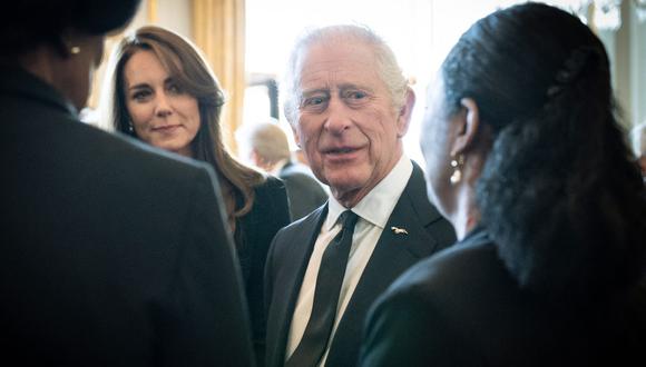 El rey Carlos III de Gran Bretaña y la princesa Catalina de Gales de Gran Bretaña, el 17 de septiembre de 2022 tras la muerte de la reina Isabel II de Gran Bretaña el 8 de septiembre. ( Foto de Stefan Rousseau / AFP)