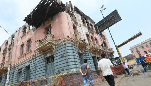 Plaza Dos de Mayo alberga negocios sin medidas de seguridad