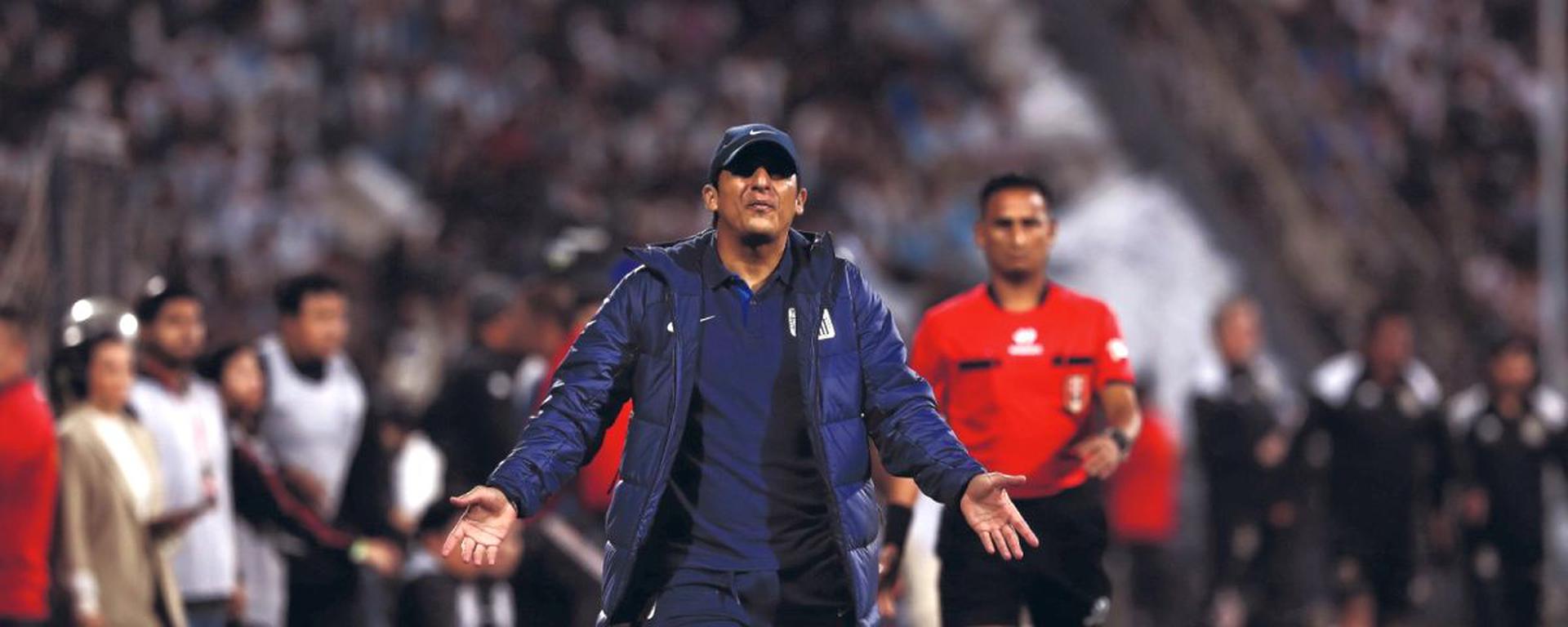 “No hay respuesta del comando técnico ni jugadores”: lo que se sabe de la salida de Chicho Salas y por qué tanta crítica en Alianza
