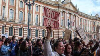 Francia: diputados debaten inscribir el derecho al aborto en la Constitución
