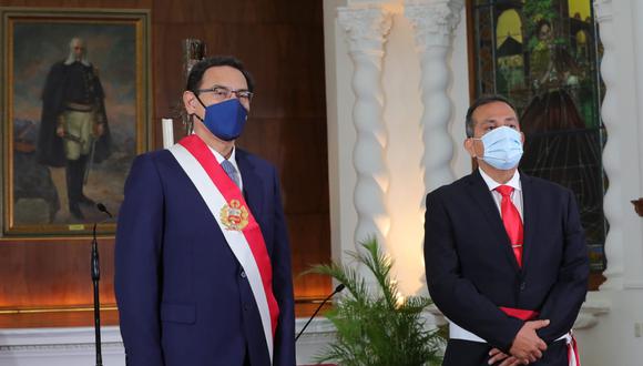 El presidente Martín Vizcarra tomó juramento al nuevo ministro del Interior, César Gentille. (Foto: Presidencia)