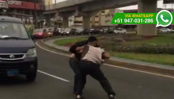 WhatsApp: pelea entre barristas interrumpe el tránsito (VIDEO)