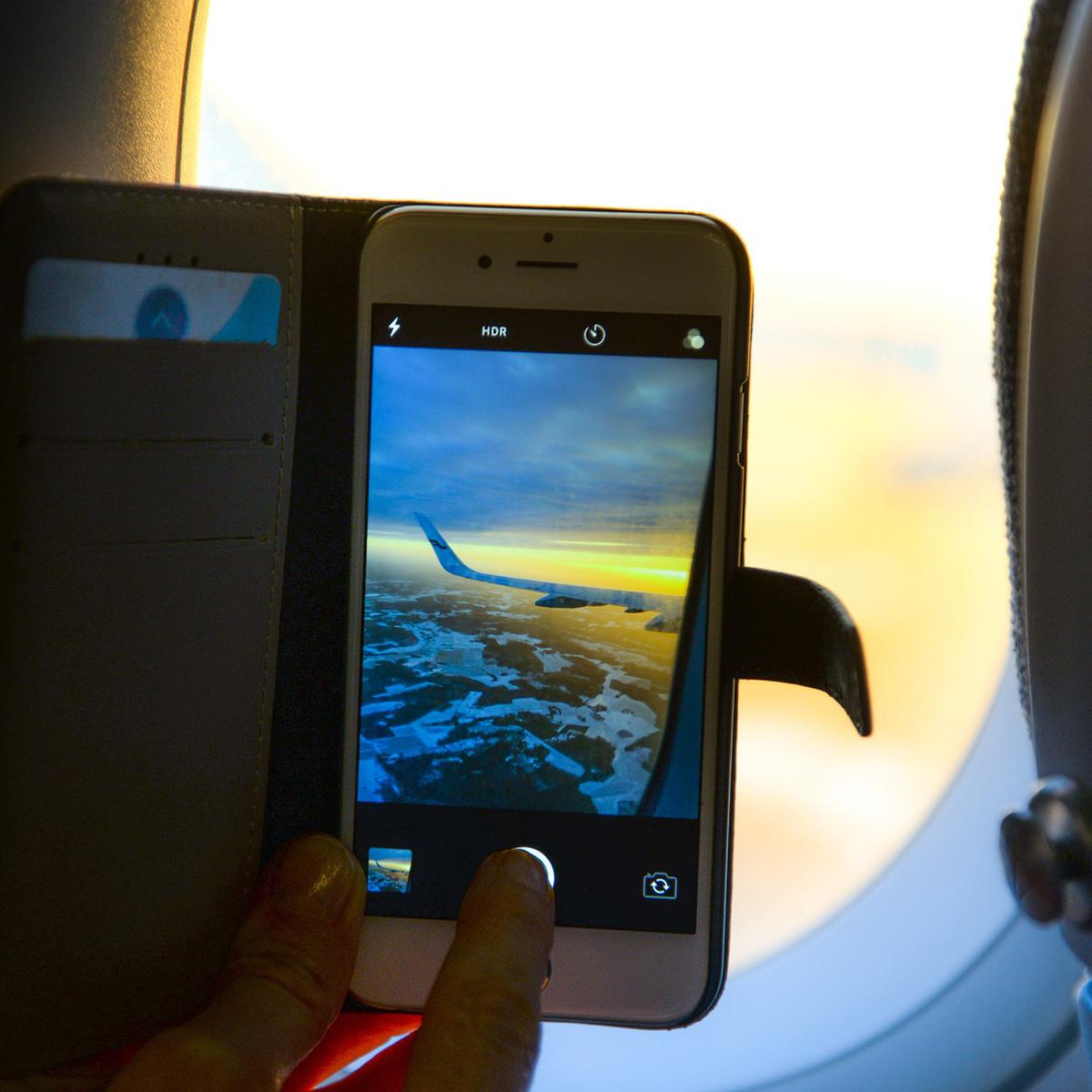 Qué dispositivos electrónicos puedo llevar usar durante vuelo, y cuáles están prohibidos? | | | España | México | Colombia | EEUU | | TECNOLOGIA | EL COMERCIO PERÚ