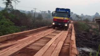 Dakar: cruzaron puente de madera con camiones de 25 toneladas