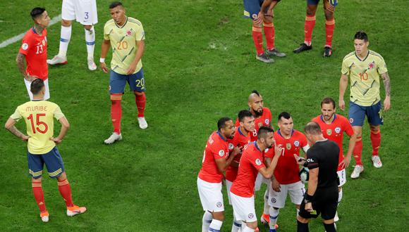 Chile vs. Colombia: ¿Por qué Néstor Pitana y el VAR anularon el gol de Charles Aránguiz? | Foto: Reuters
