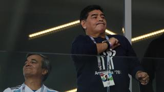 Diego Maradona ya tiene su camiseta '10' de Gimnasiay Esgrima La Plata