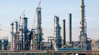 Petroperú y Repsol reducen precios de los combustibles
