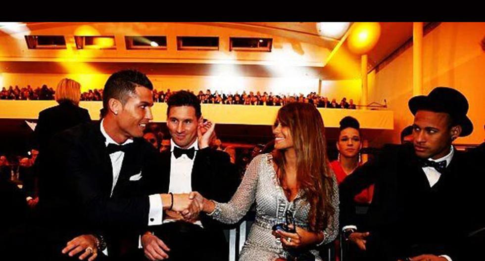 Lionel Messi y Cristiano Ronaldo vivieron este momento durante la gala del Balón de Oro. (Foto: Twitter)