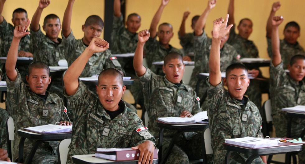 How much are young men who enter voluntary military service in Peru paid?  |  Answers