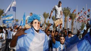Los polémicos “hinchas falsos” con los que Qatar quiso animar el inicio del Mundial