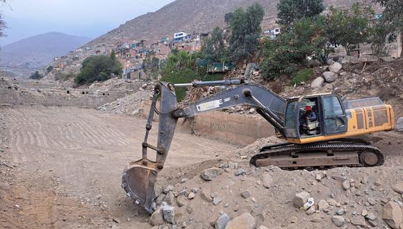 El retiro de material sólido y reencauzamiento del río Rímac también se ejecuta en la quebrada Huaycoloro. (Foto: Andina)