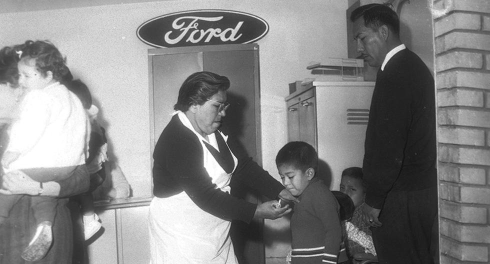 La vacunación masiva para enfrentar la poliomielitis en el Perú. (Foto: GEC/ Archivo histórico)