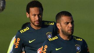 Dani Alves sobre Neymar: “Es un niño, pero tiene que dar la cara”