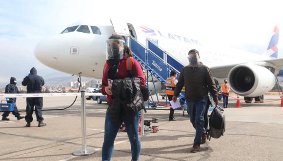 El 2019, más de 23 millones de pasajeros utilizaron el aeropuerto Jorge Chávez. Y dentro de nuestras fronteras, volaron cerca de 13 millones de viajeros. Esos número no se tendrían hasta finales del 2022.  (Foto: Juan Sequeiros/ GEC)